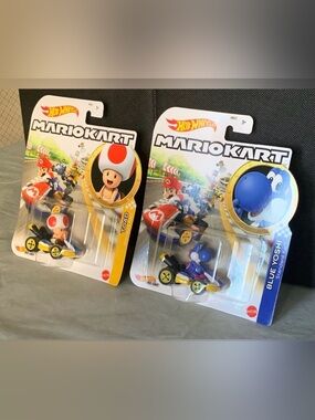 Hot Wheels MARIOKART: TOAD & BLUE YOSHI
